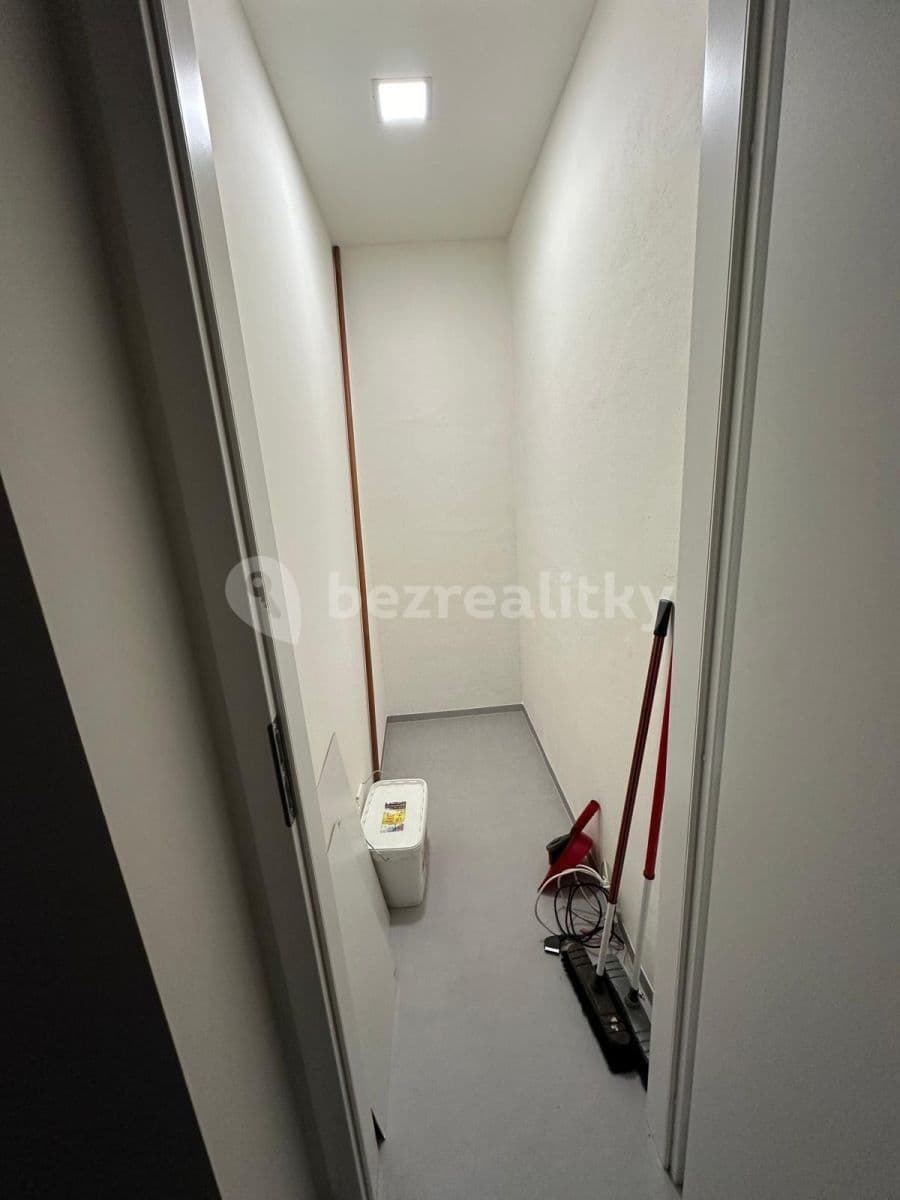 Pronájem bytu 1+kk 35 m², Brožíkova, Hradec Králové, Královéhradecký kraj Pronájem bytu 1+kk 35 m², Brožíkova, Hradec Králové, Královéhradecký kraj