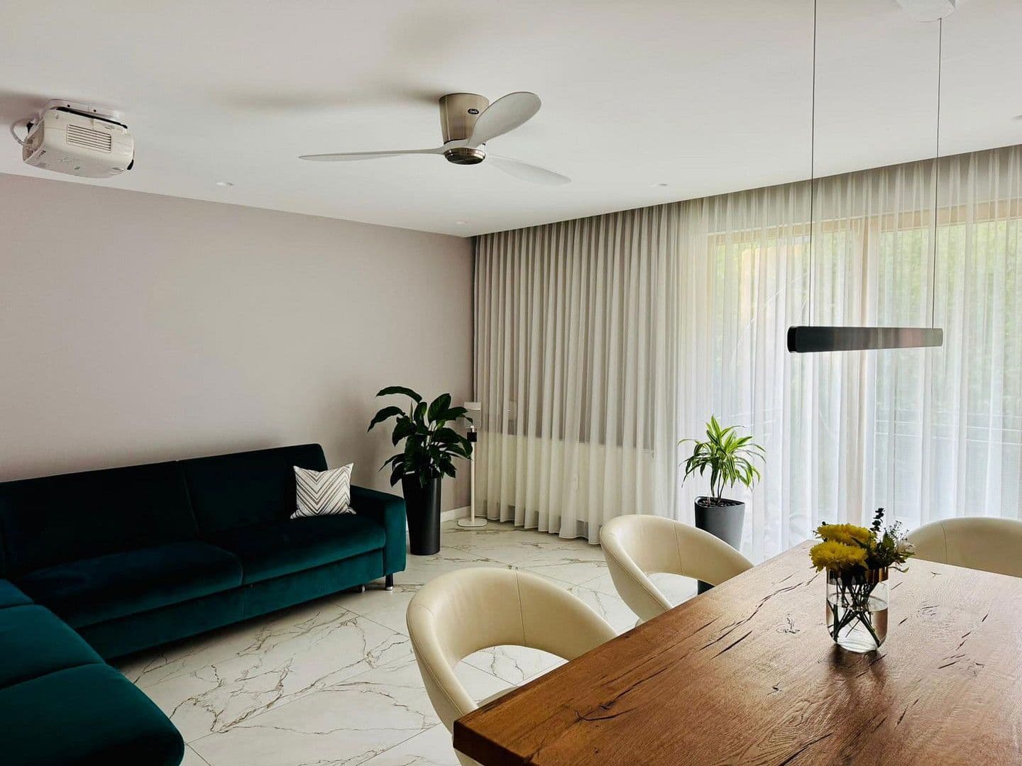 Prodej bytu 4+1 96 m², Düsseldorf, Severní Porýní-Vestfálsko Prodej bytu 4+1 96 m², Düsseldorf, Severní Porýní-Vestfálsko