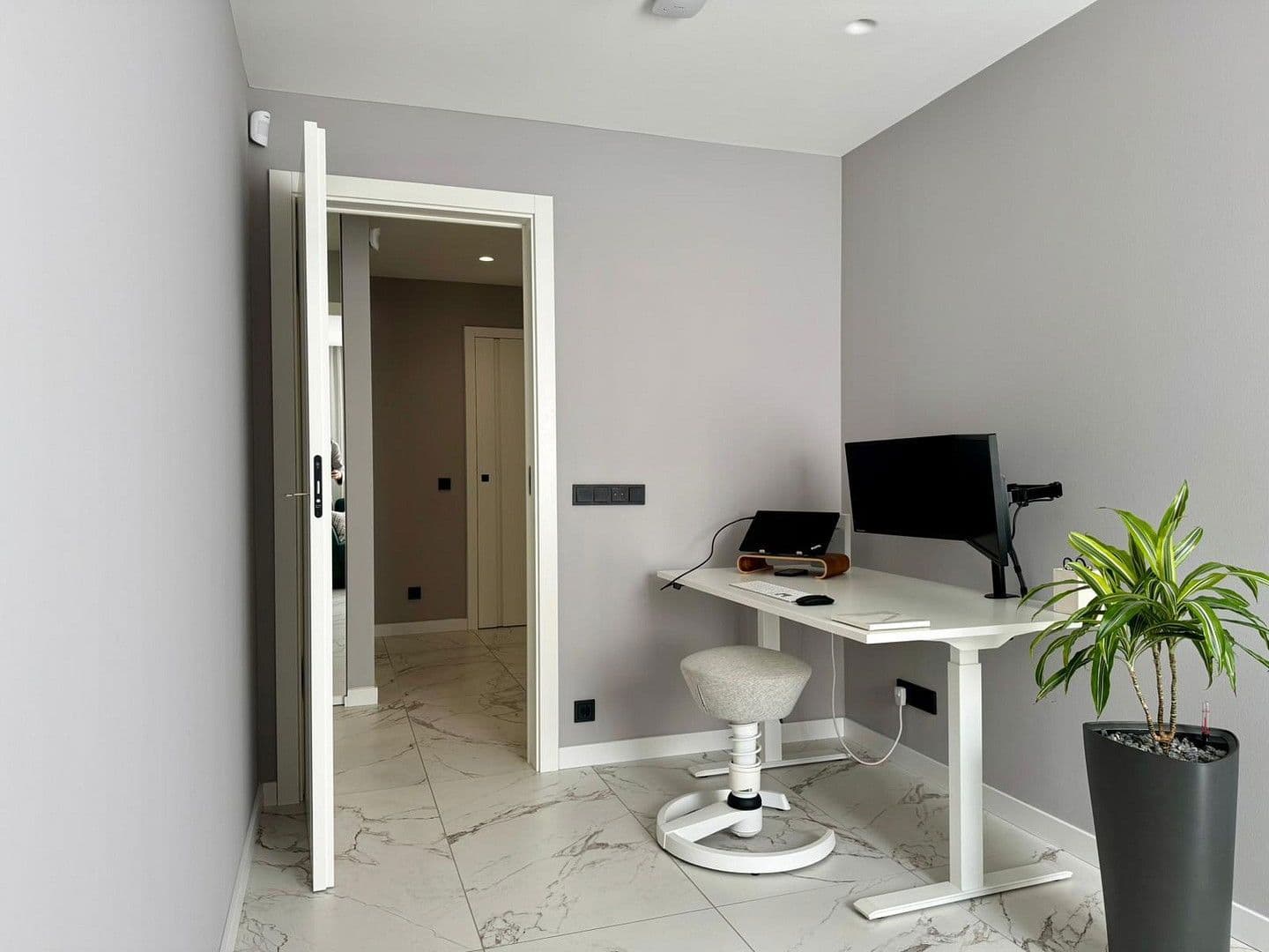 Prodej bytu 4+1 96 m², Düsseldorf, Severní Porýní-Vestfálsko Prodej bytu 4+1 96 m², Düsseldorf, Severní Porýní-Vestfálsko
