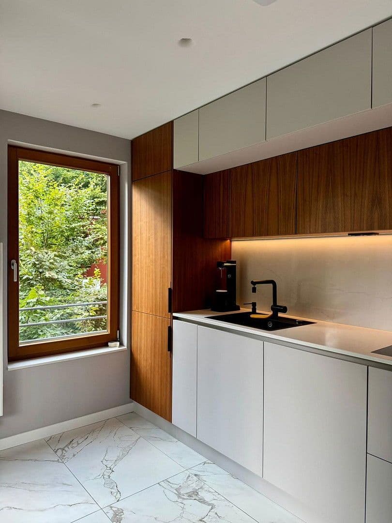 Prodej bytu 4+1 96 m², Düsseldorf, Severní Porýní-Vestfálsko Prodej bytu 4+1 96 m², Düsseldorf, Severní Porýní-Vestfálsko