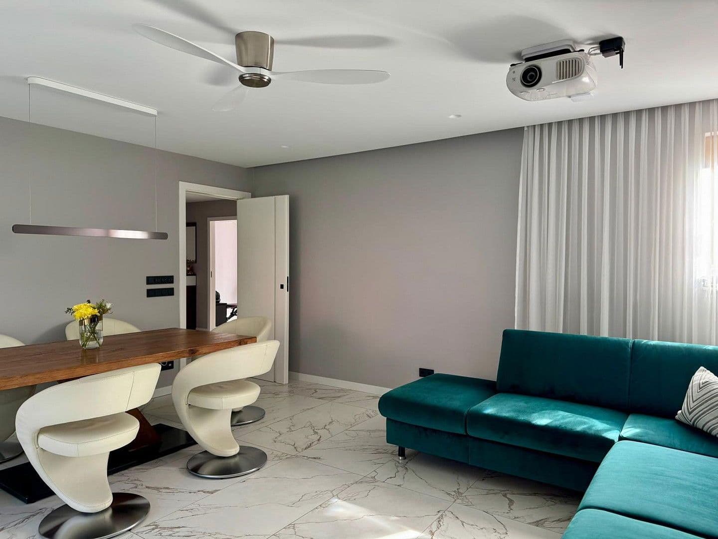 Prodej bytu 4+1 96 m², Düsseldorf, Severní Porýní-Vestfálsko Prodej bytu 4+1 96 m², Düsseldorf, Severní Porýní-Vestfálsko