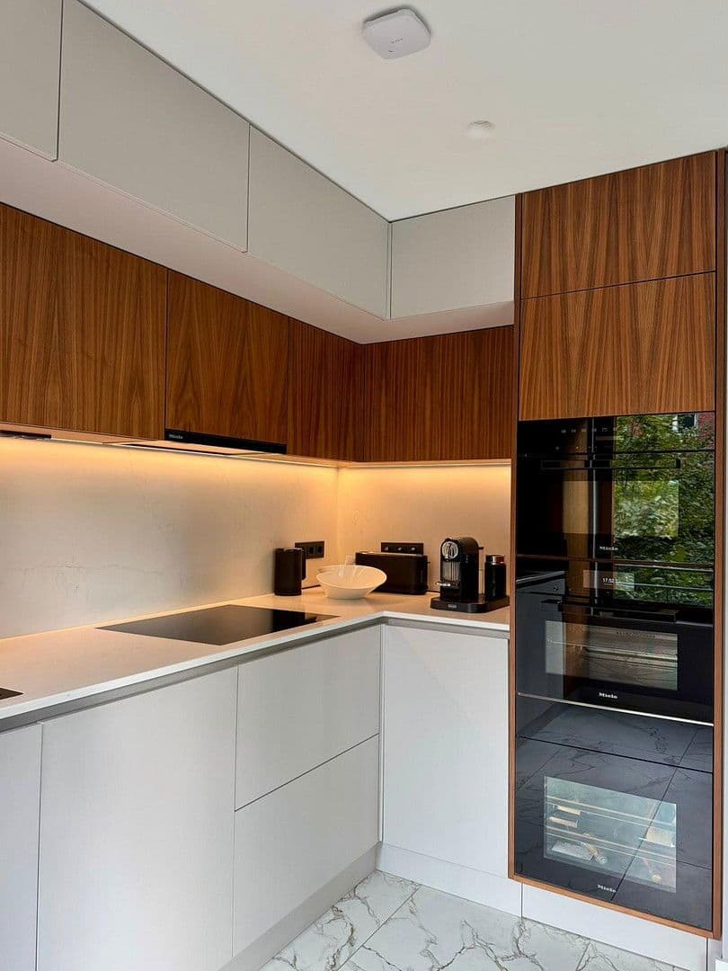 Prodej bytu 4+1 96 m², Düsseldorf, Severní Porýní-Vestfálsko Prodej bytu 4+1 96 m², Düsseldorf, Severní Porýní-Vestfálsko