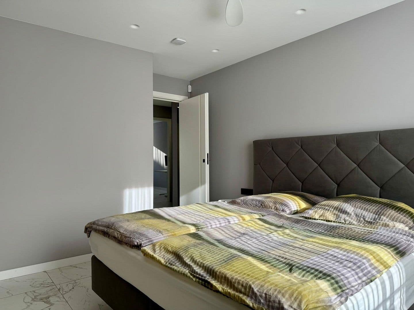 Prodej bytu 4+1 96 m², Düsseldorf, Severní Porýní-Vestfálsko Prodej bytu 4+1 96 m², Düsseldorf, Severní Porýní-Vestfálsko