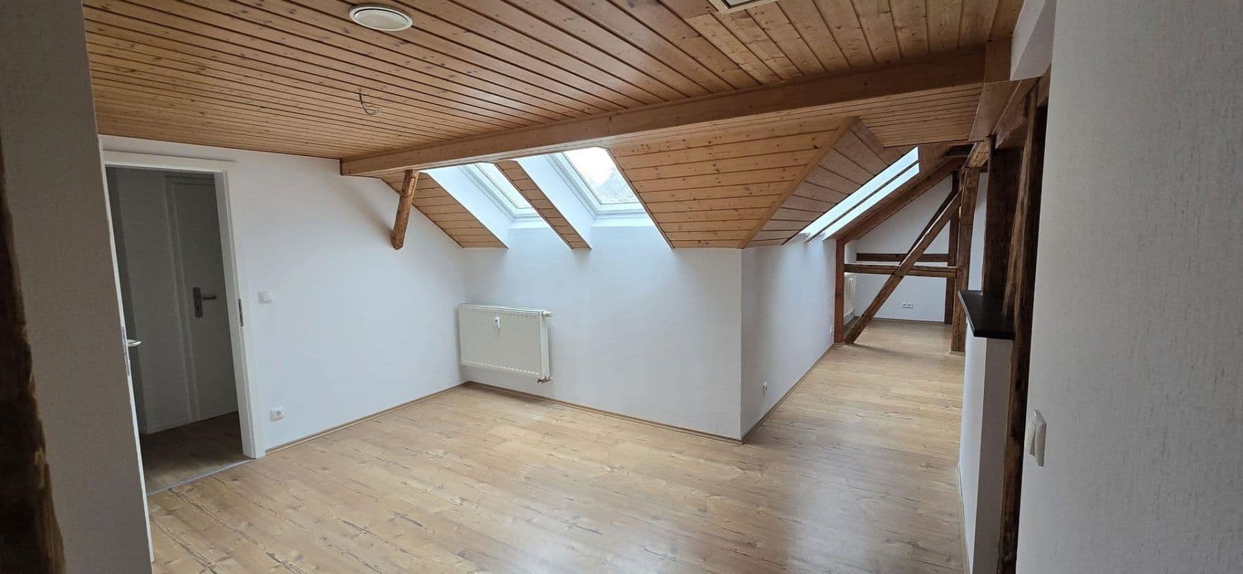 Pronájem bytu 3+1 108 m², Markt 5, Treuen, Sasko Pronájem bytu 3+1 108 m², Markt 5, Treuen, Sasko