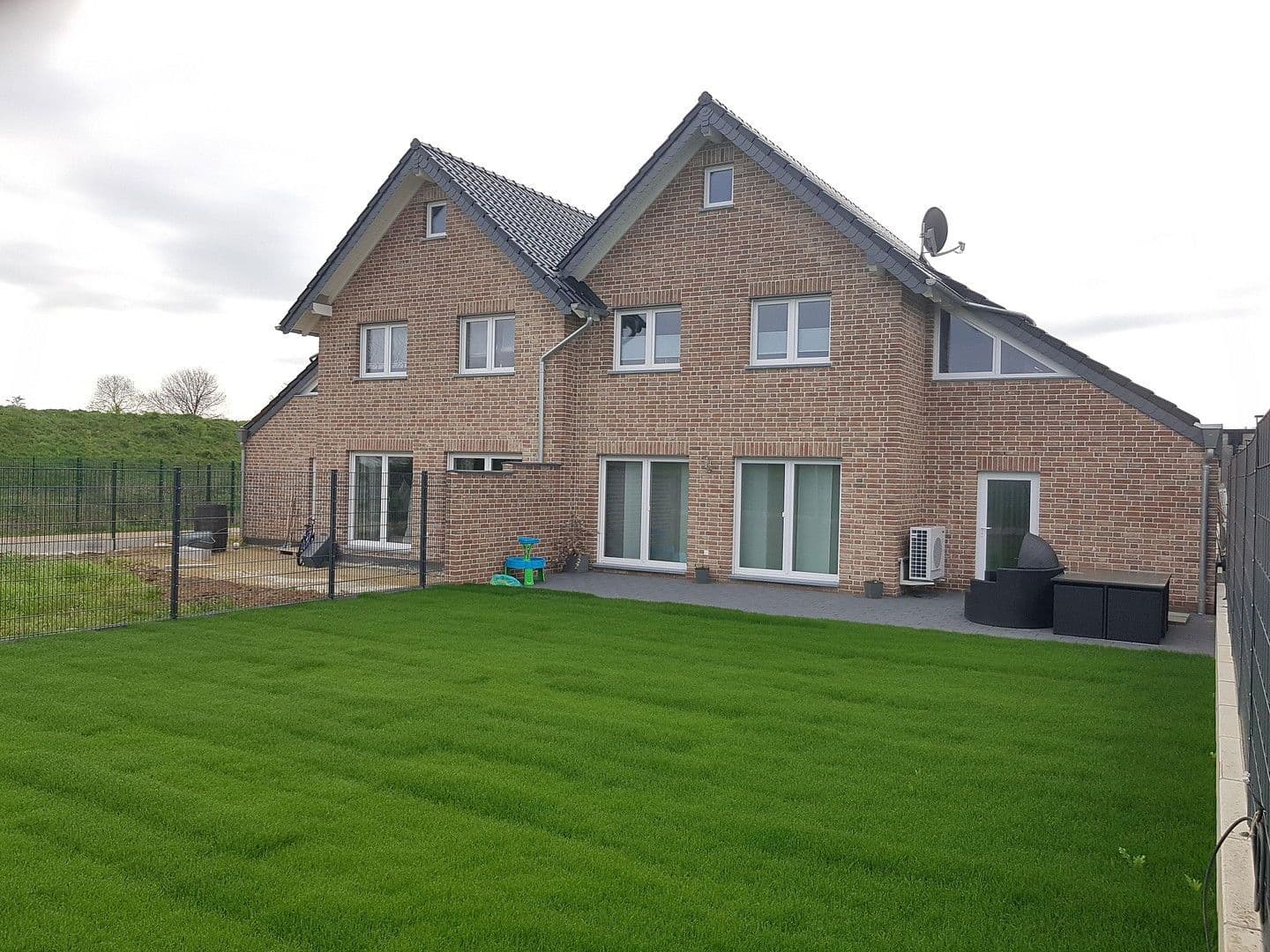 Pronájem domu 120 m², pozemek 307 m², Klever Str. 8, Erkelenz, Severní Porýní-Vestfálsko Pronájem domu 120 m², pozemek 307 m², Klever Str. 8, Erkelenz, Severní Porýní-Vestfálsko