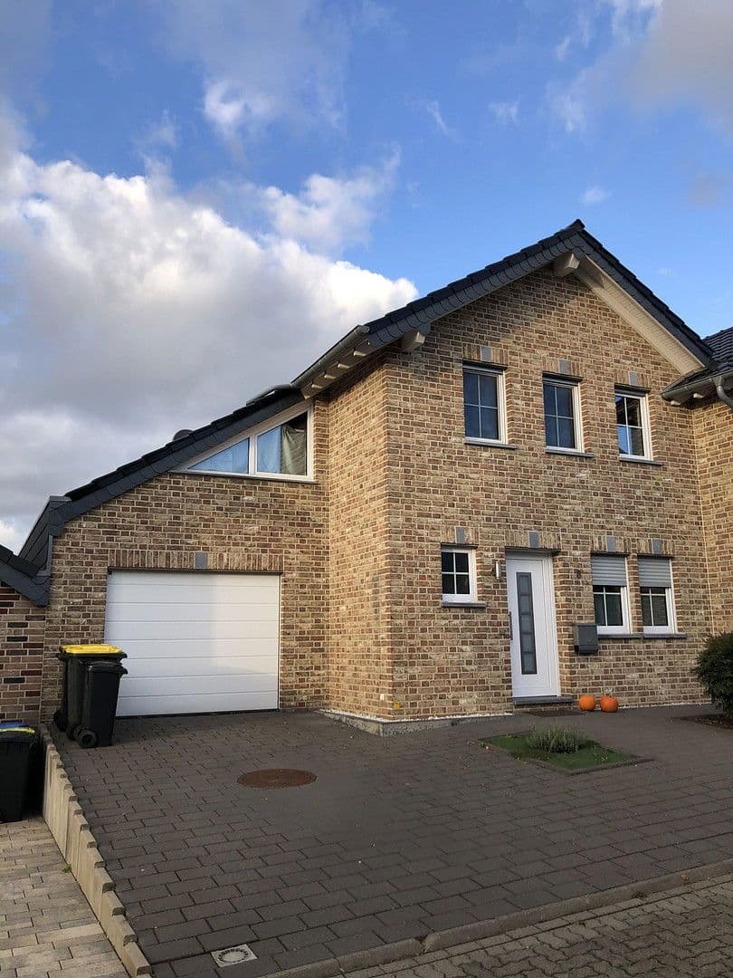 Pronájem domu 120 m², pozemek 307 m², Klever Str. 8, Erkelenz, Severní Porýní-Vestfálsko Pronájem domu 120 m², pozemek 307 m², Klever Str. 8, Erkelenz, Severní Porýní-Vestfálsko