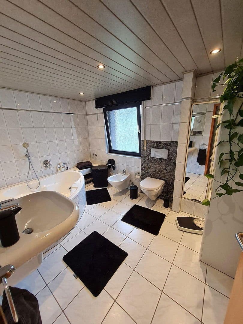 Prodej bytu 4+kk 118 m², Recklinghausen, Severní Porýní-Vestfálsko Prodej bytu 4+kk 118 m², Recklinghausen, Severní Porýní-Vestfálsko