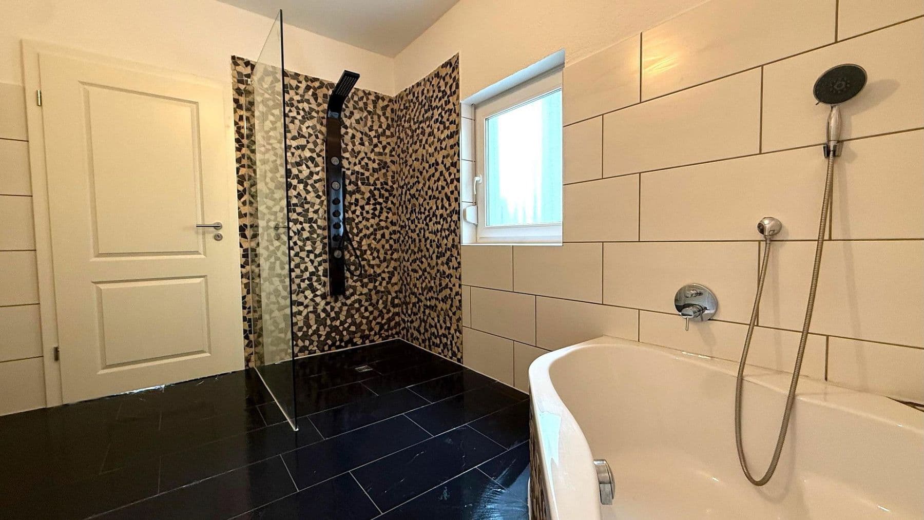 Prodej domu 219 m², pozemek 420 m², Im grünen Winkel 2, Landau, Porýní-Falc Prodej domu 219 m², pozemek 420 m², Im grünen Winkel 2, Landau, Porýní-Falc