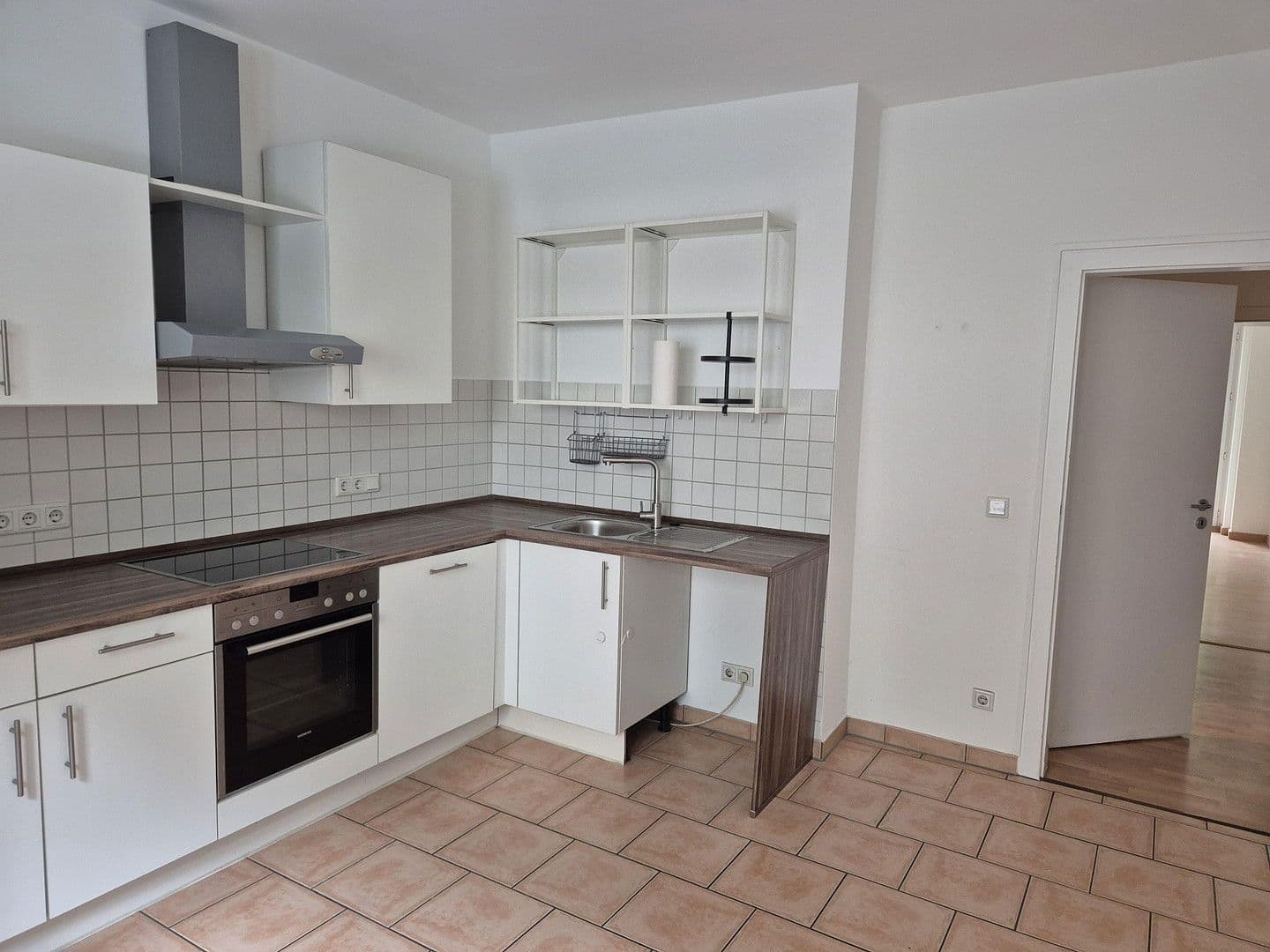 Pronájem bytu 3+1 84 m², Düsseldorf, Severní Porýní-Vestfálsko Pronájem bytu 3+1 84 m², Düsseldorf, Severní Porýní-Vestfálsko