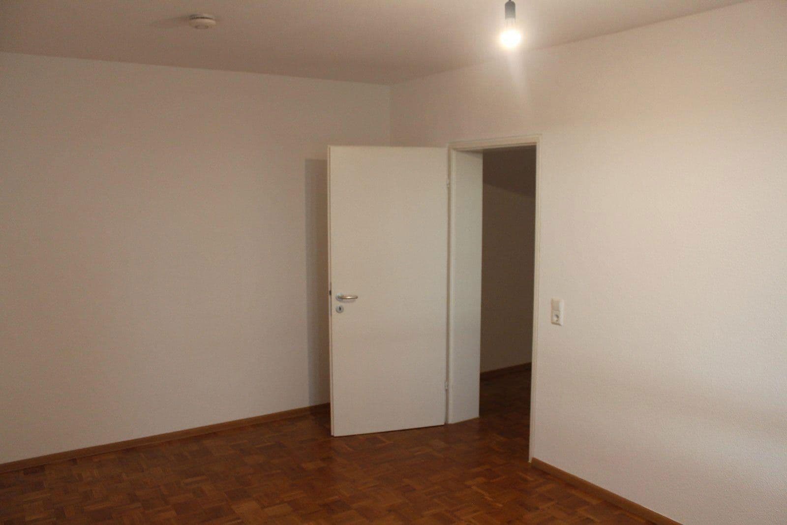 Pronájem bytu 2+1 80 m², Esslingen am Neckar, Bádensko-Württembersko Pronájem bytu 2+1 80 m², Esslingen am Neckar, Bádensko-Württembersko