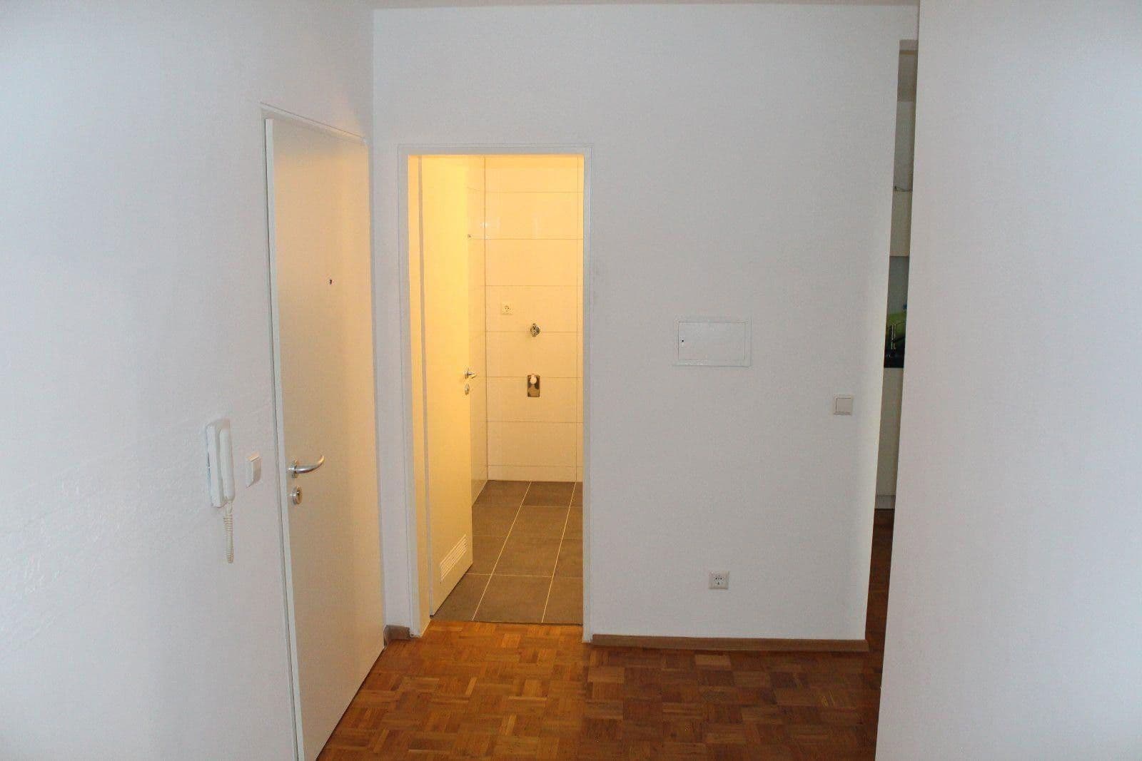 Pronájem bytu 2+1 80 m², Esslingen am Neckar, Bádensko-Württembersko Pronájem bytu 2+1 80 m², Esslingen am Neckar, Bádensko-Württembersko