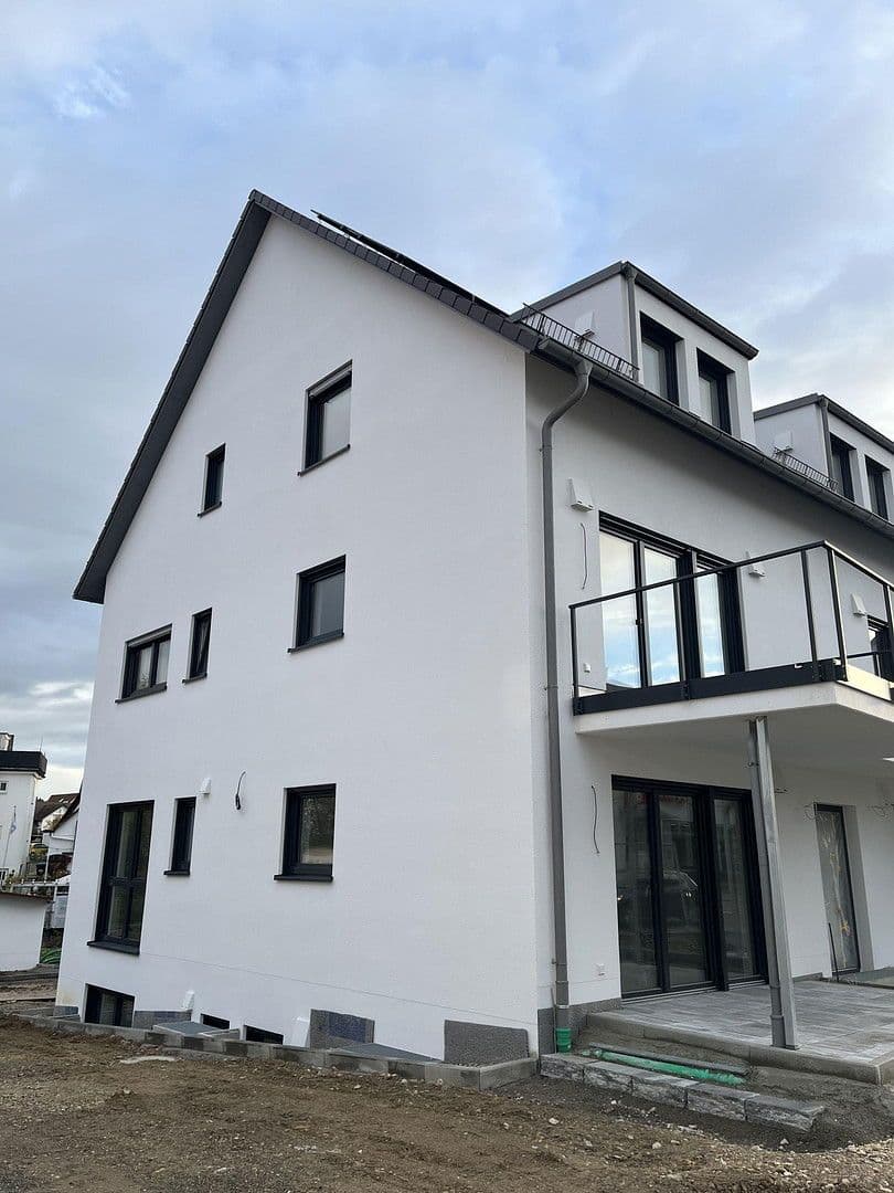 Pronájem bytu 2+1 49 m², Kirchheim unter Teck, Bádensko-Württembersko Pronájem bytu 2+1 49 m², Kirchheim unter Teck, Bádensko-Württembersko