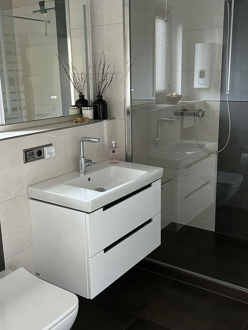 Prodej domu 214 m², pozemek 500 m², Langenfeld (Rheinland), Severní Porýní-Vestfálsko Prodej domu 214 m², pozemek 500 m², Langenfeld (Rheinland), Severní Porýní-Vestfálsko