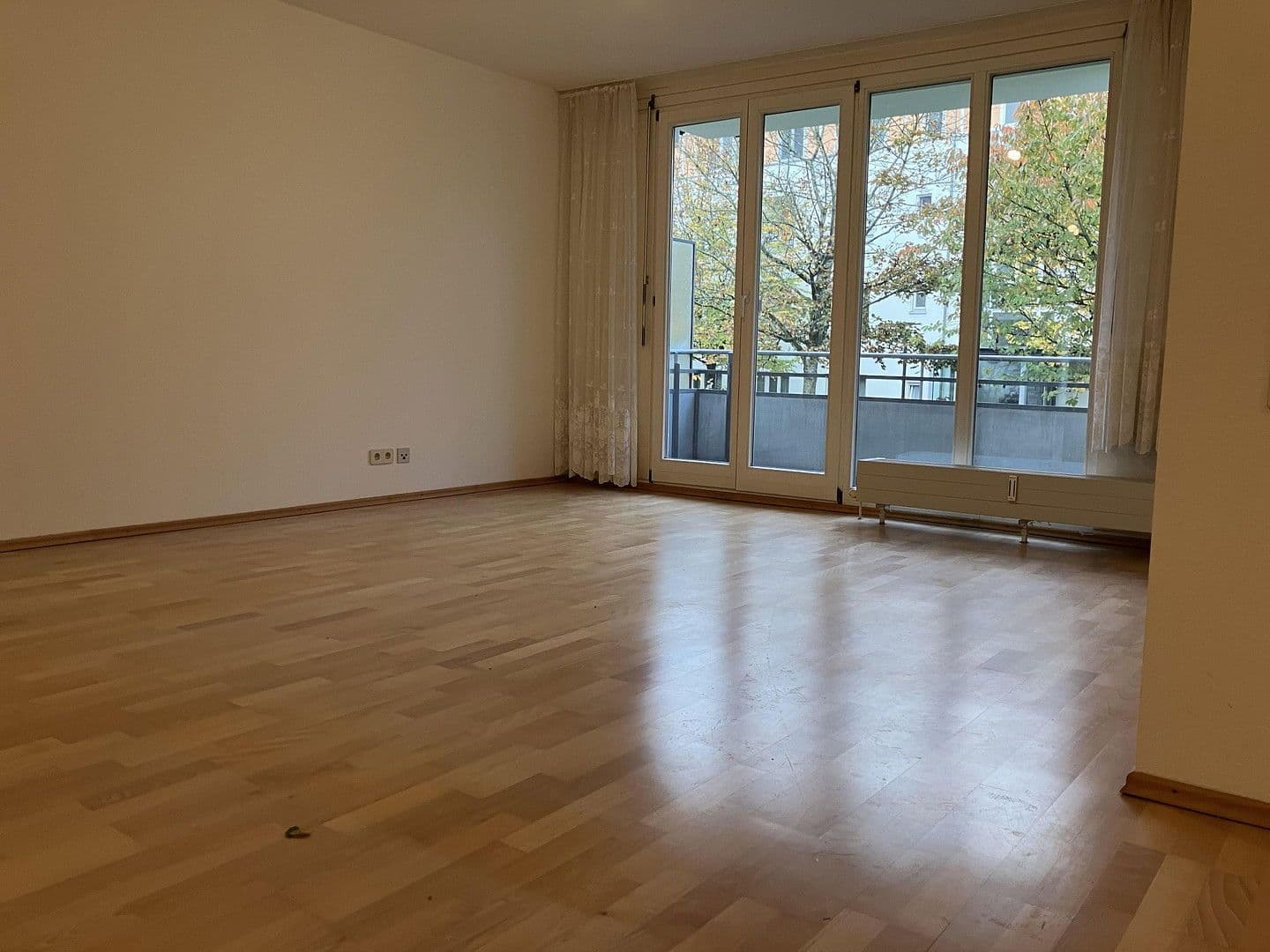 Pronájem bytu 4+1 89 m², Stuttgart, Bádensko-Württembersko Pronájem bytu 4+1 89 m², Stuttgart, Bádensko-Württembersko