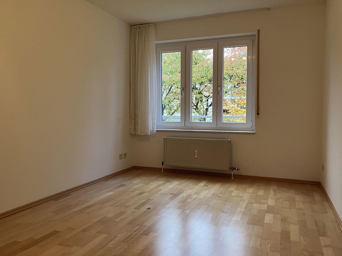 Pronájem bytu 4+1 89 m², Stuttgart, Bádensko-Württembersko Pronájem bytu 4+1 89 m², Stuttgart, Bádensko-Württembersko