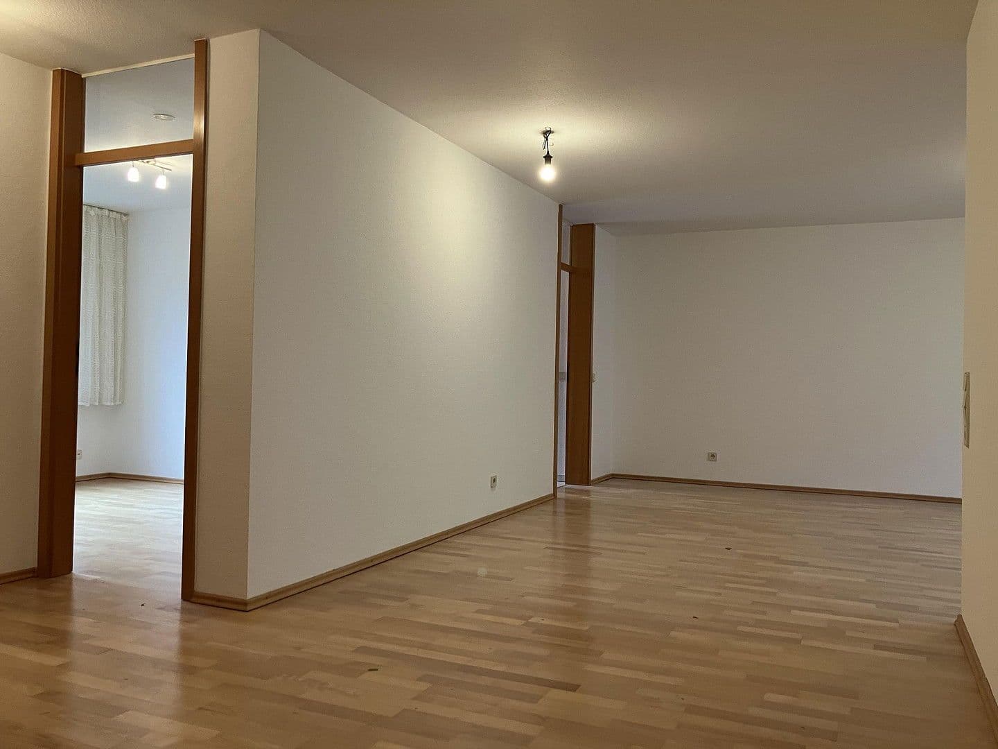 Pronájem bytu 4+1 89 m², Stuttgart, Bádensko-Württembersko Pronájem bytu 4+1 89 m², Stuttgart, Bádensko-Württembersko