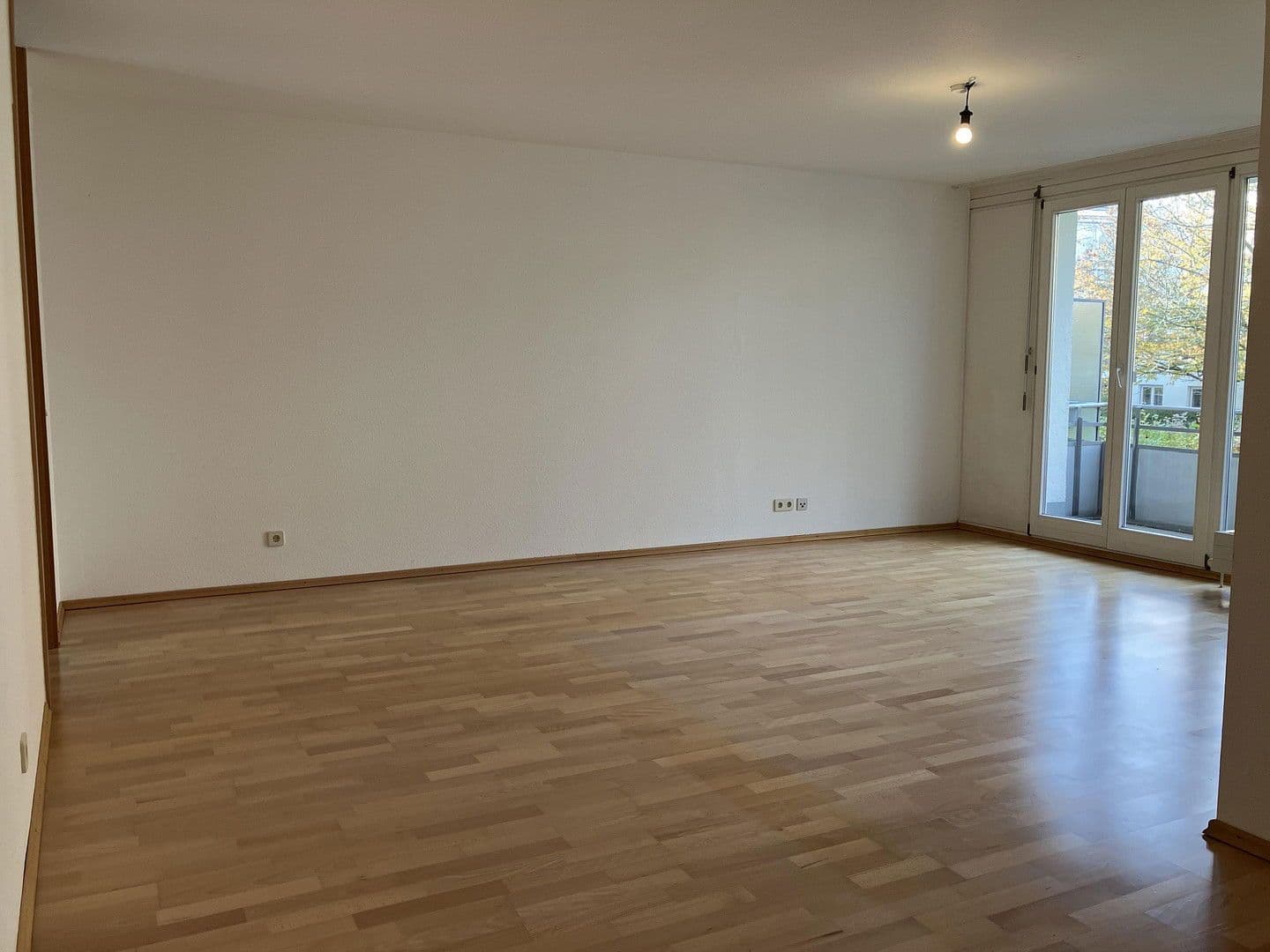 Pronájem bytu 4+1 89 m², Stuttgart, Bádensko-Württembersko Pronájem bytu 4+1 89 m², Stuttgart, Bádensko-Württembersko