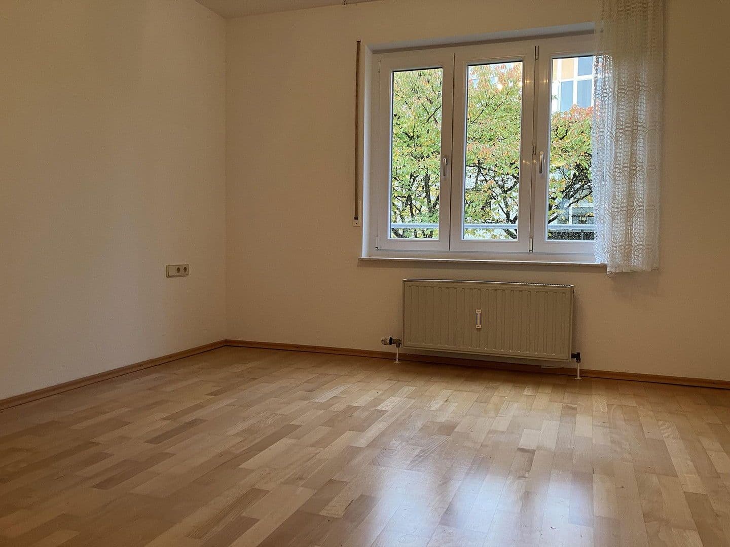 Pronájem bytu 4+1 89 m², Stuttgart, Bádensko-Württembersko Pronájem bytu 4+1 89 m², Stuttgart, Bádensko-Württembersko