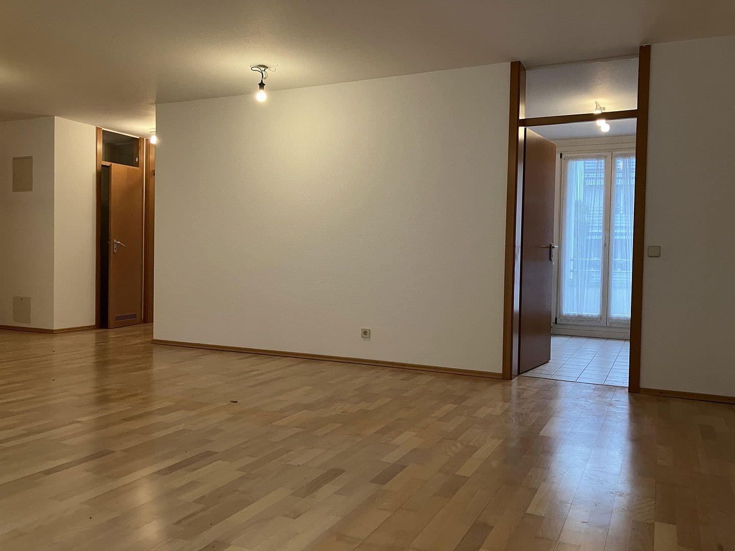 Pronájem bytu 4+1 89 m², Stuttgart, Bádensko-Württembersko Pronájem bytu 4+1 89 m², Stuttgart, Bádensko-Württembersko