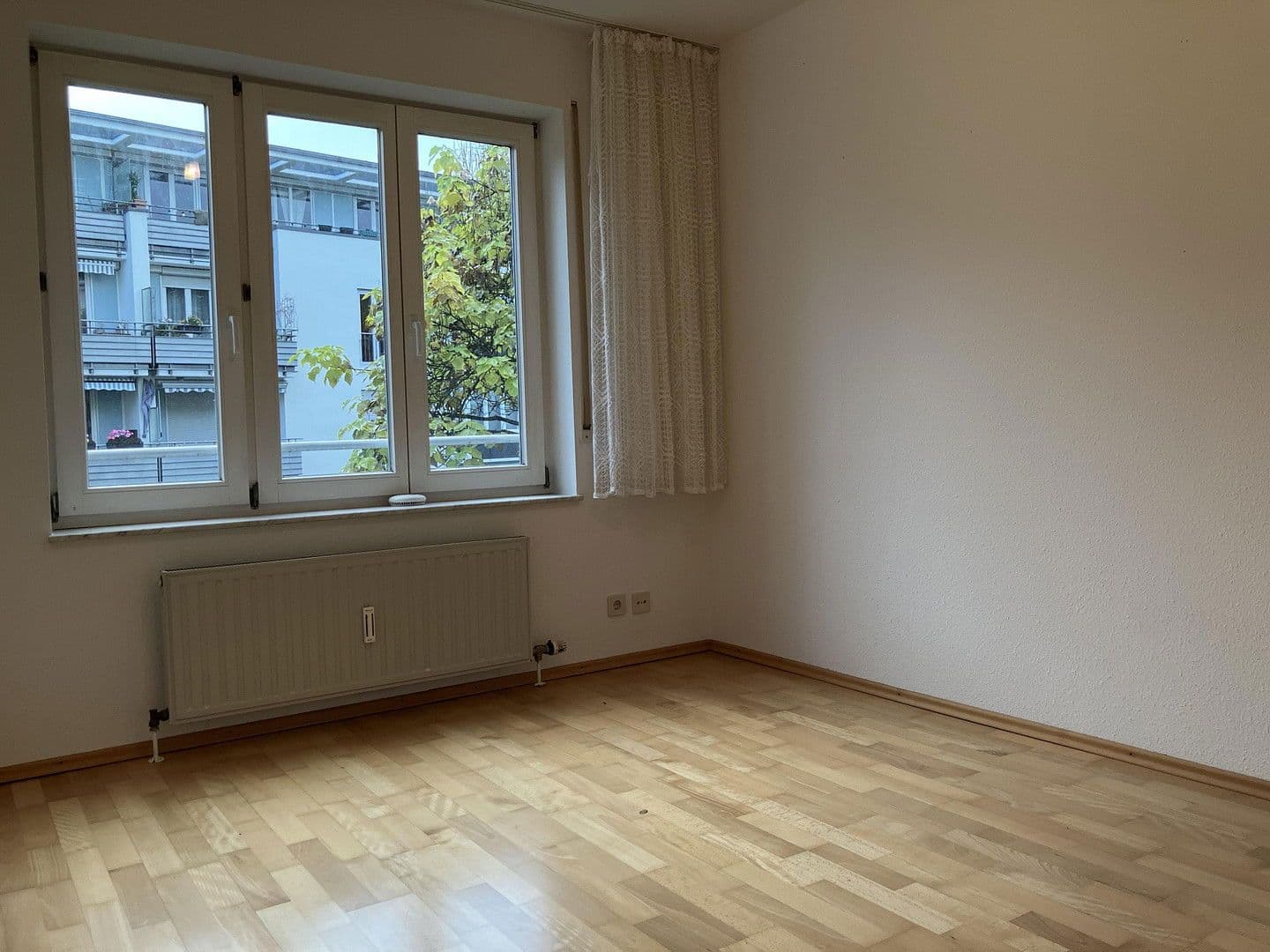 Pronájem bytu 4+1 89 m², Stuttgart, Bádensko-Württembersko Pronájem bytu 4+1 89 m², Stuttgart, Bádensko-Württembersko