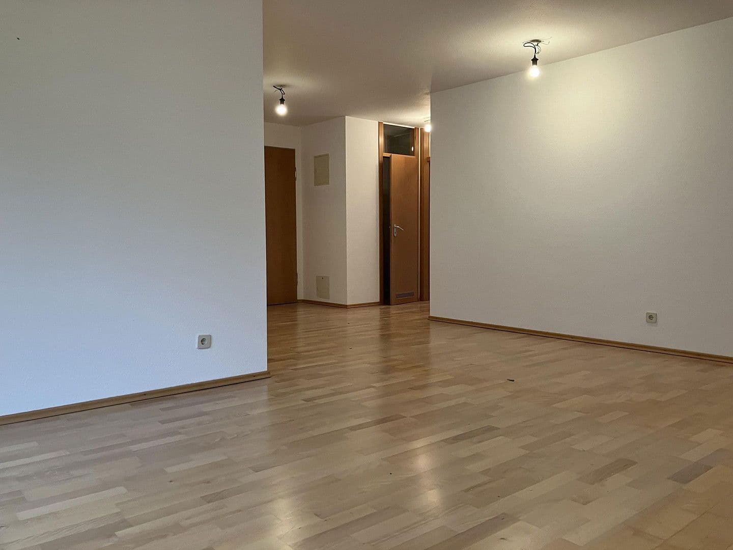 Pronájem bytu 4+1 89 m², Stuttgart, Bádensko-Württembersko Pronájem bytu 4+1 89 m², Stuttgart, Bádensko-Württembersko