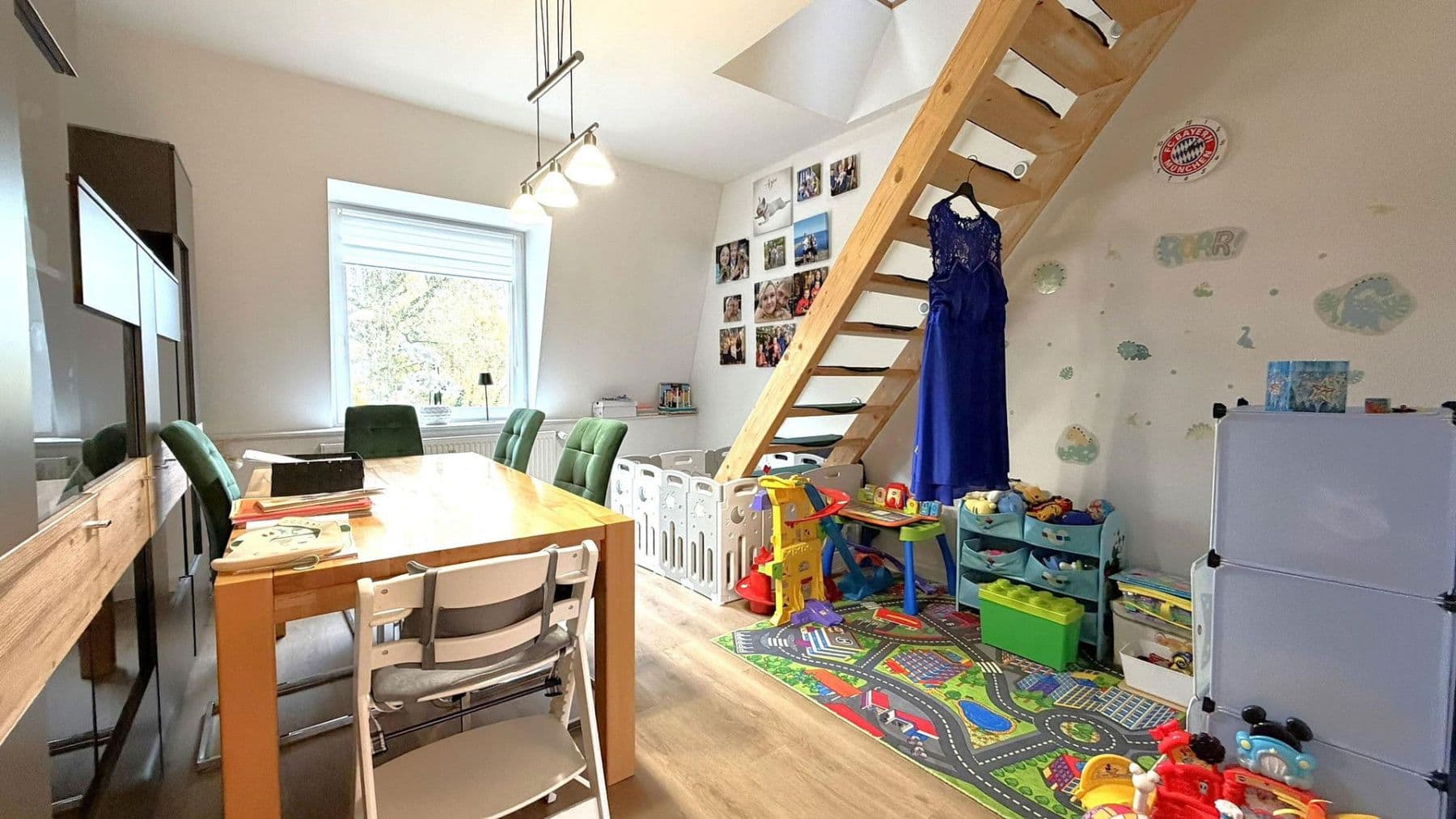 Prodej domu 255 m², pozemek 636 m², Mülheim an der Ruhr, Severní Porýní-Vestfálsko Prodej domu 255 m², pozemek 636 m², Mülheim an der Ruhr, Severní Porýní-Vestfálsko