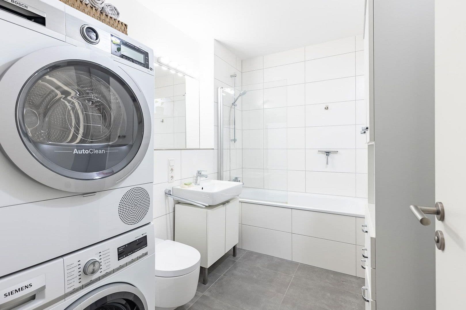 Pronájem bytu 3+1 132 m², Köln, Severní Porýní-Vestfálsko Pronájem bytu 3+1 132 m², Köln, Severní Porýní-Vestfálsko