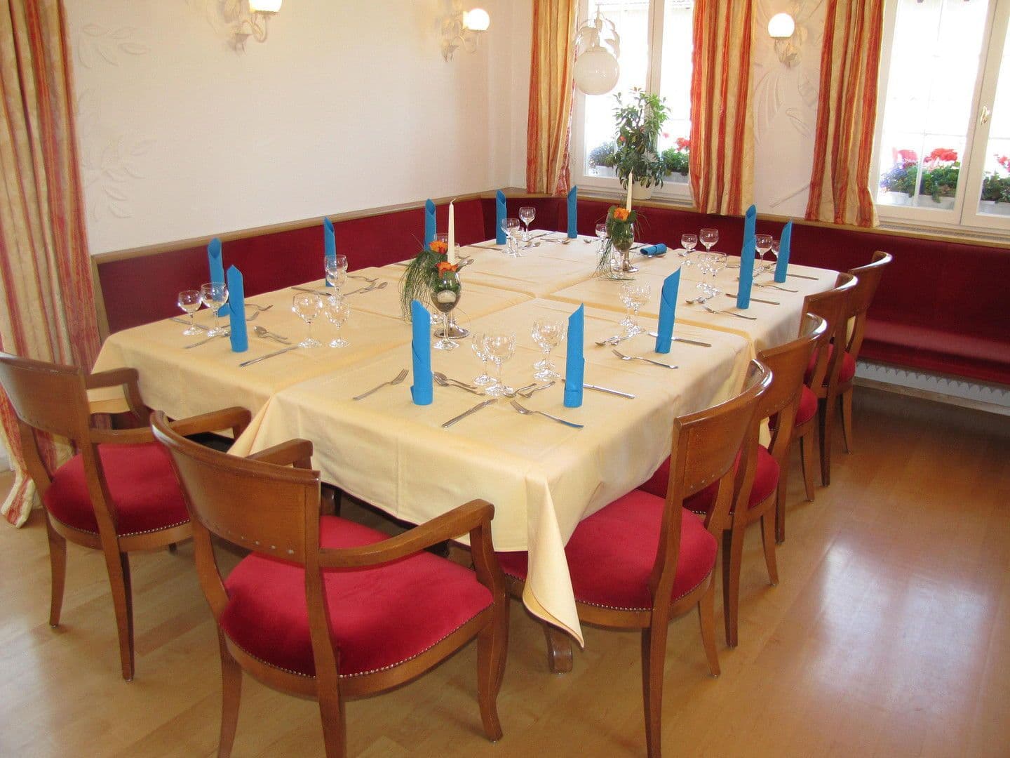 Pronájem nebytového prostoru 850 m², Dorfstrasse 6, Bad Schussenried, Bádensko-Württembersko Pronájem nebytového prostoru 850 m², Dorfstrasse 6, Bad Schussenried, Bádensko-Württembersko