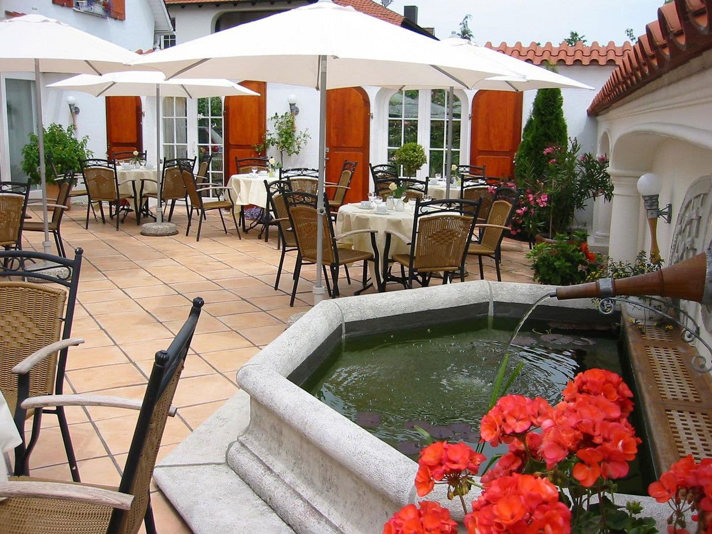 Pronájem nebytového prostoru 850 m², Dorfstrasse 6, Bad Schussenried, Bádensko-Württembersko Pronájem nebytového prostoru 850 m², Dorfstrasse 6, Bad Schussenried, Bádensko-Württembersko