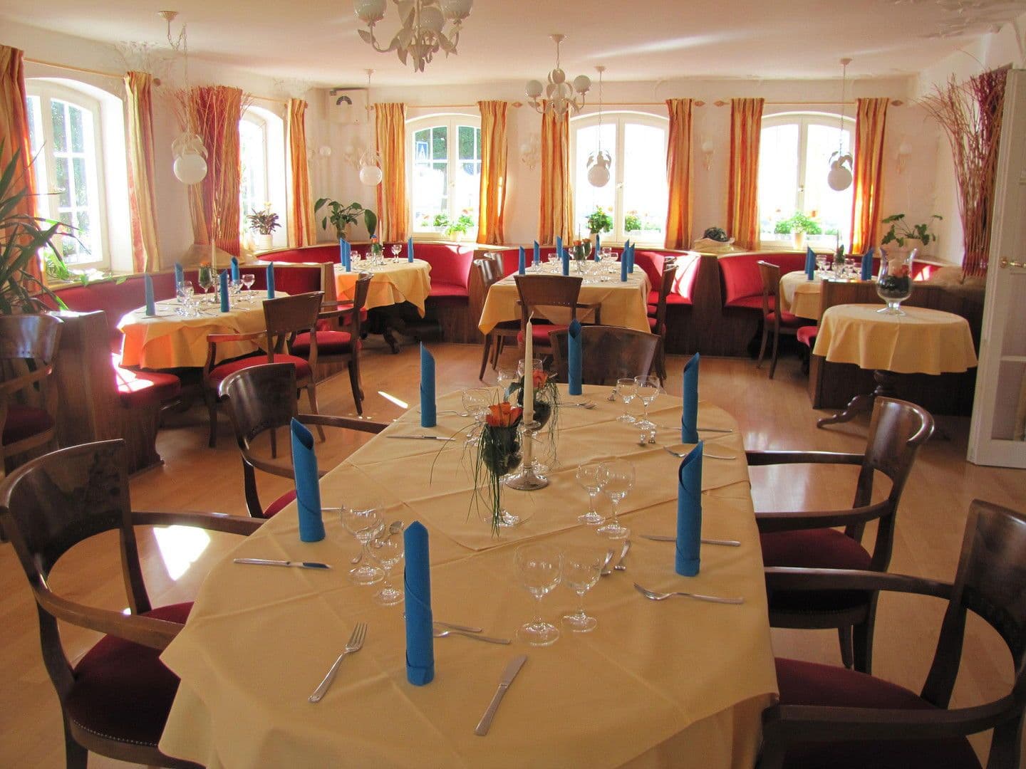 Pronájem nebytového prostoru 850 m², Dorfstrasse 6, Bad Schussenried, Bádensko-Württembersko Pronájem nebytového prostoru 850 m², Dorfstrasse 6, Bad Schussenried, Bádensko-Württembersko