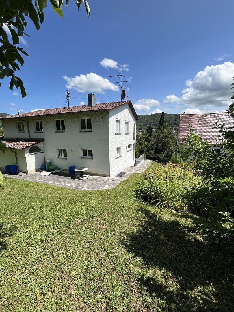 Prodej domu 230 m², pozemek 1.176 m², Markwiesenweg 26, Eningen unter Achalm, Bádensko-Württembersko Prodej domu 230 m², pozemek 1.176 m², Markwiesenweg 26, Eningen unter Achalm, Bádensko-Württembersko
