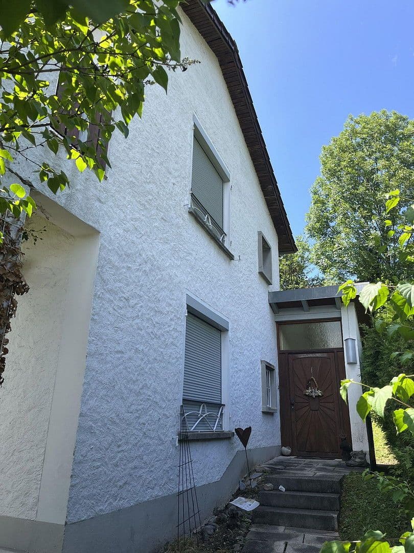 Prodej domu 230 m², pozemek 1.176 m², Markwiesenweg 26, Eningen unter Achalm, Bádensko-Württembersko Prodej domu 230 m², pozemek 1.176 m², Markwiesenweg 26, Eningen unter Achalm, Bádensko-Württembersko