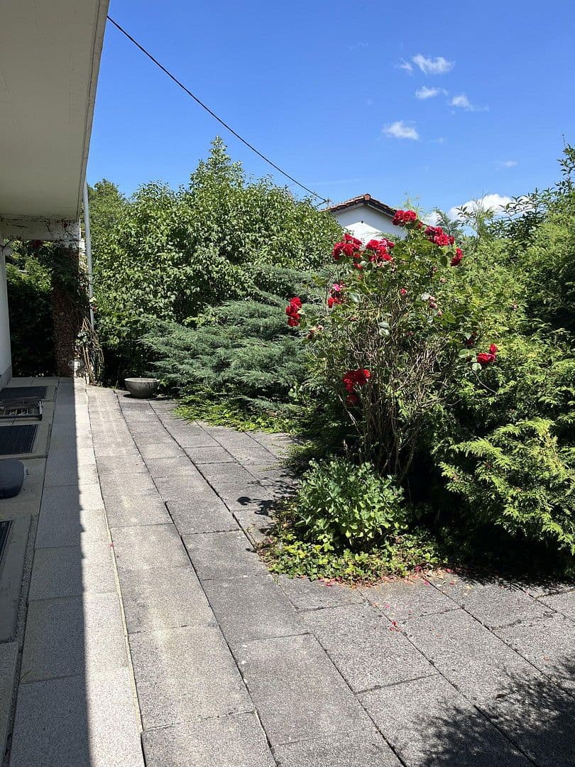 Prodej domu 230 m², pozemek 1.176 m², Markwiesenweg 26, Eningen unter Achalm, Bádensko-Württembersko Prodej domu 230 m², pozemek 1.176 m², Markwiesenweg 26, Eningen unter Achalm, Bádensko-Württembersko