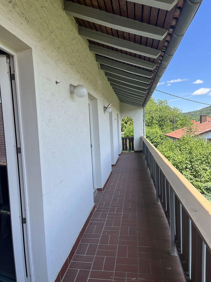 Prodej domu 230 m², pozemek 1.176 m², Markwiesenweg 26, Eningen unter Achalm, Bádensko-Württembersko Prodej domu 230 m², pozemek 1.176 m², Markwiesenweg 26, Eningen unter Achalm, Bádensko-Württembersko