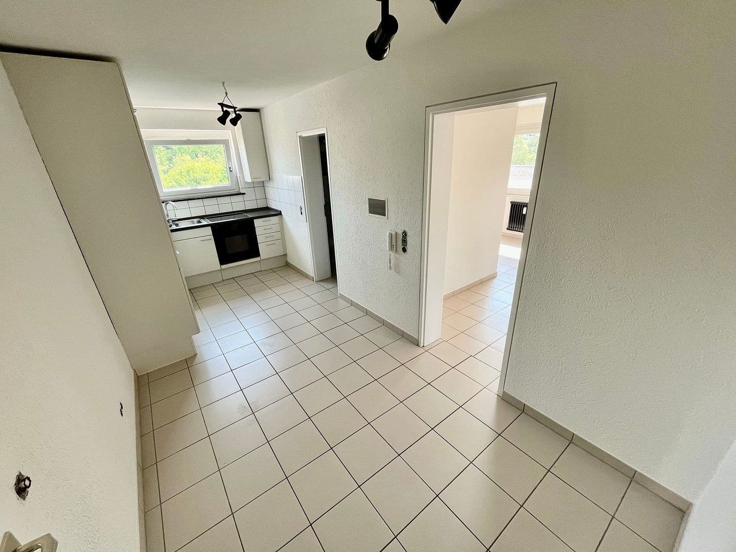 Pronájem bytu 1+kk 49 m², Gustav-Schwab-Str., Reutlingen, Bádensko-Württembersko Pronájem bytu 1+kk 49 m², Gustav-Schwab-Str., Reutlingen, Bádensko-Württembersko