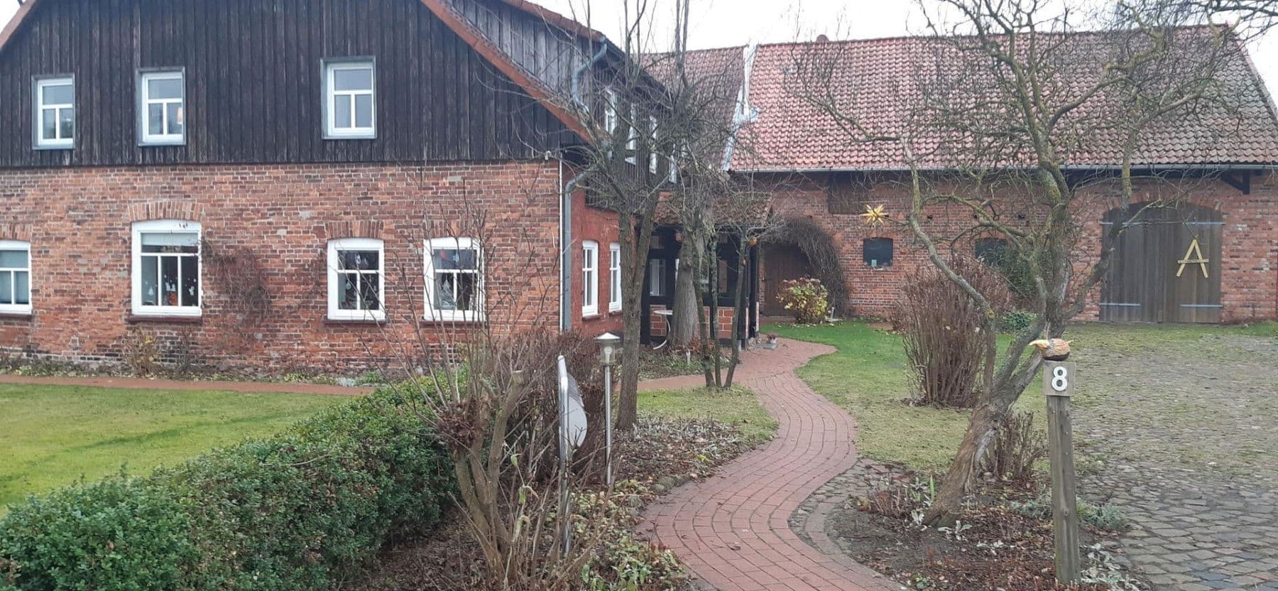 Pronájem bytu 4+1 190 m², Heinrichstraße 8, Vordorf, Dolní Sasko Pronájem bytu 4+1 190 m², Heinrichstraße 8, Vordorf, Dolní Sasko