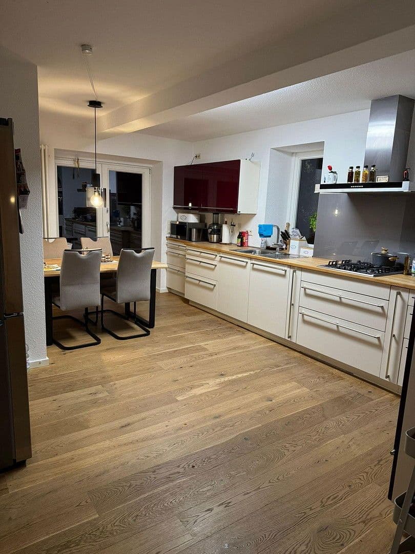 Pronájem bytu 4+1 190 m², Heinrichstraße 8, Vordorf, Dolní Sasko Pronájem bytu 4+1 190 m², Heinrichstraße 8, Vordorf, Dolní Sasko