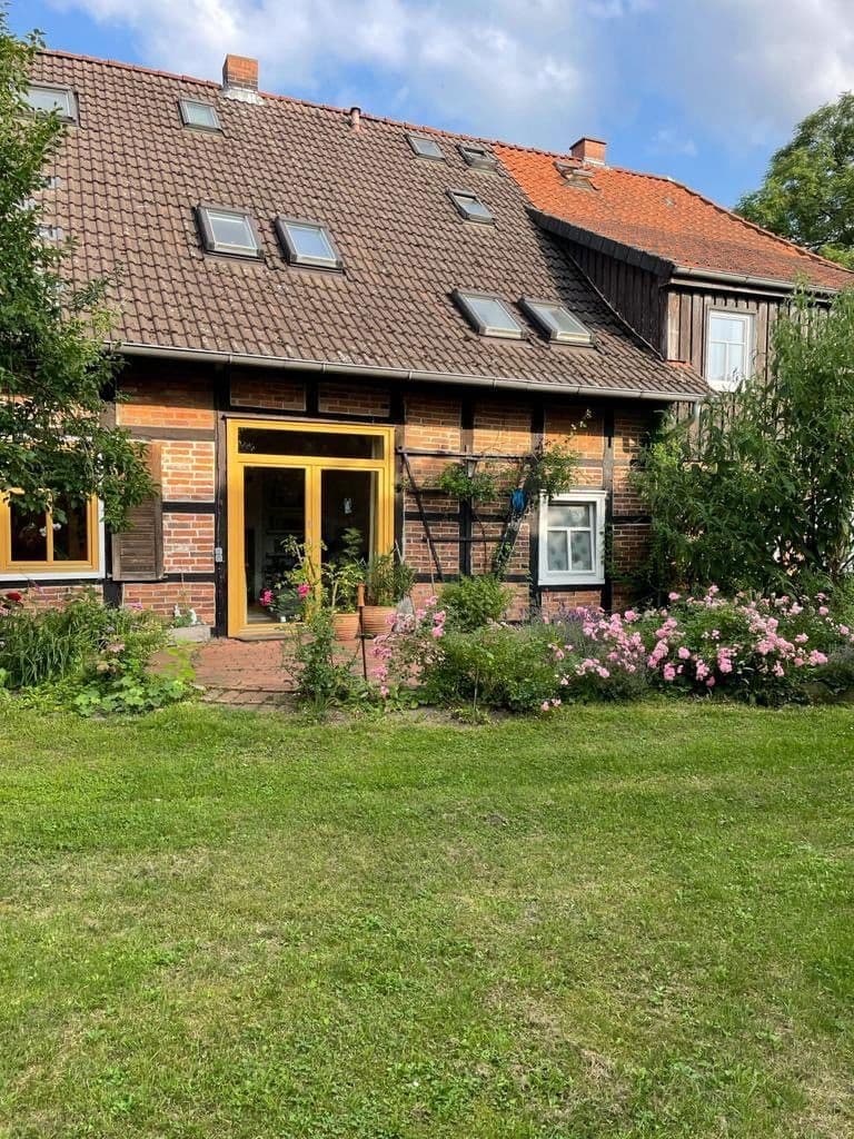 Pronájem bytu 4+1 190 m², Heinrichstraße 8, Vordorf, Dolní Sasko Pronájem bytu 4+1 190 m², Heinrichstraße 8, Vordorf, Dolní Sasko