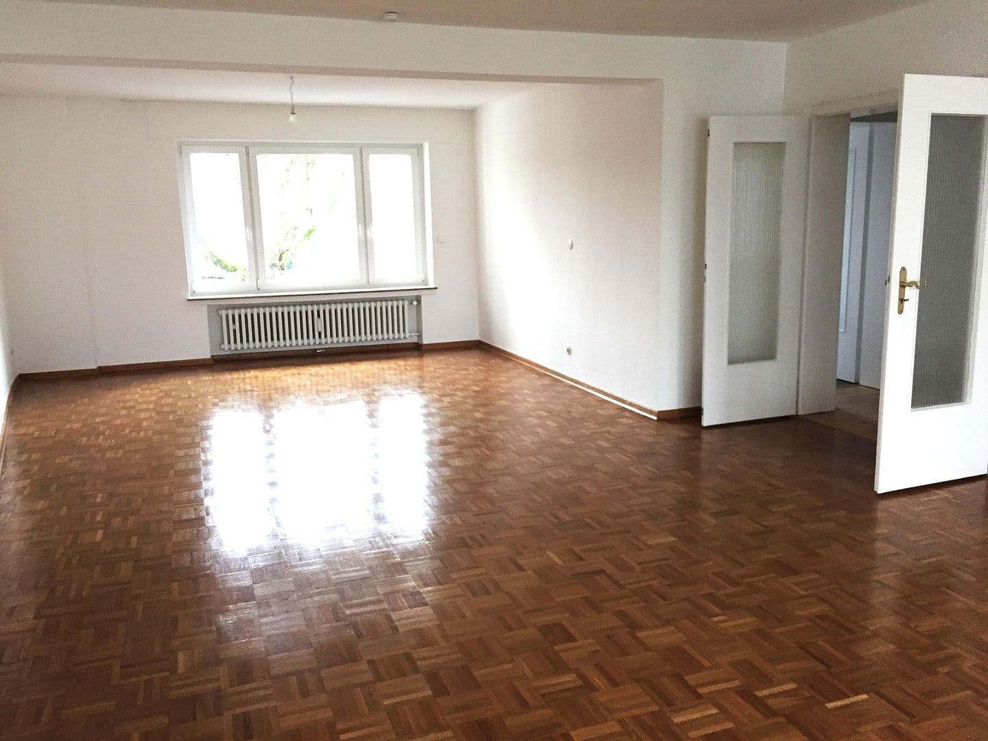 Pronájem bytu 3+1 105 m², Bonn - Bad Godesberg, Severní Porýní-Vestfálsko Pronájem bytu 3+1 105 m², Bonn - Bad Godesberg, Severní Porýní-Vestfálsko