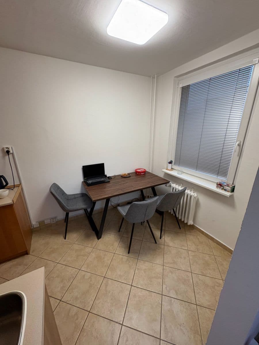 Pronájem bytu 3+1 73 m², Brodského, Praha, Praha Pronájem bytu 3+1 73 m², Brodského, Praha, Praha