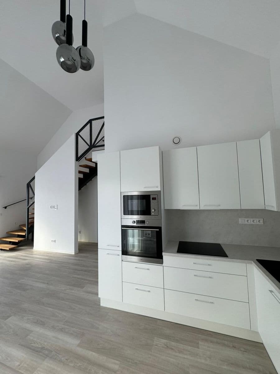 Pronájem bytu 4+kk 93 m², Potoční, Čáslav, Středočeský kraj Pronájem bytu 4+kk 93 m², Potoční, Čáslav, Středočeský kraj