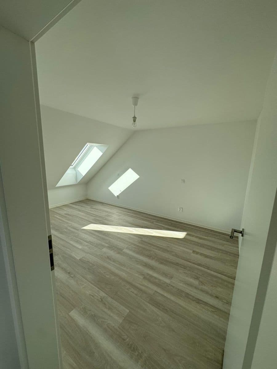 Pronájem bytu 4+kk 93 m², Potoční, Čáslav, Středočeský kraj Pronájem bytu 4+kk 93 m², Potoční, Čáslav, Středočeský kraj