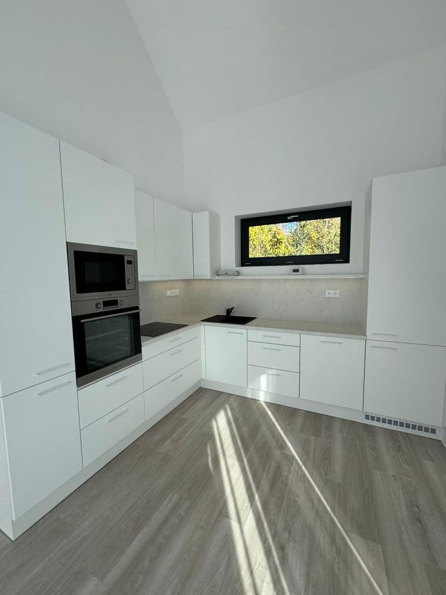 Pronájem bytu 4+kk 93 m², Potoční, Čáslav, Středočeský kraj Pronájem bytu 4+kk 93 m², Potoční, Čáslav, Středočeský kraj