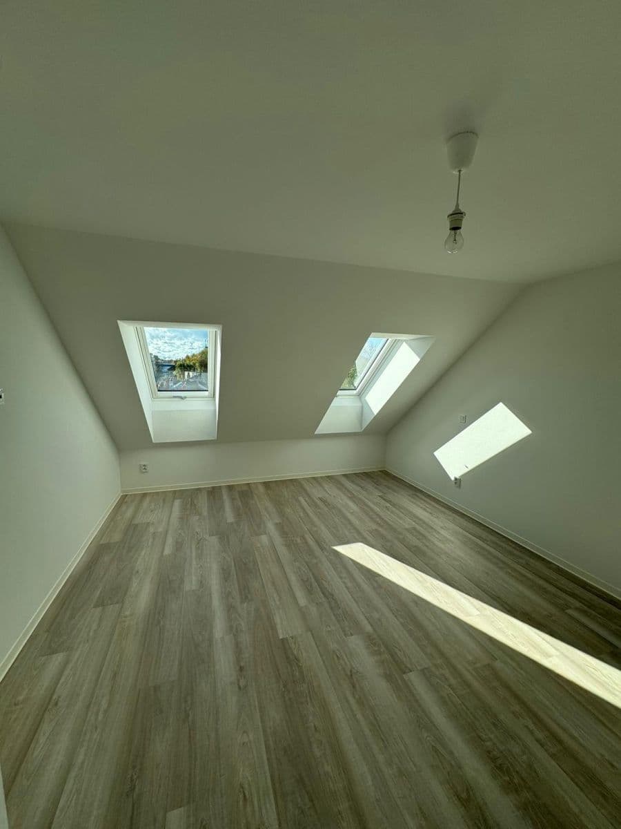 Pronájem bytu 4+kk 93 m², Potoční, Čáslav, Středočeský kraj Pronájem bytu 4+kk 93 m², Potoční, Čáslav, Středočeský kraj