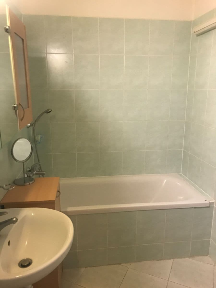 Pronájem bytu 2+kk 49 m², J. Palacha, Břeclav, Jihomoravský kraj Pronájem bytu 2+kk 49 m², J. Palacha, Břeclav, Jihomoravský kraj