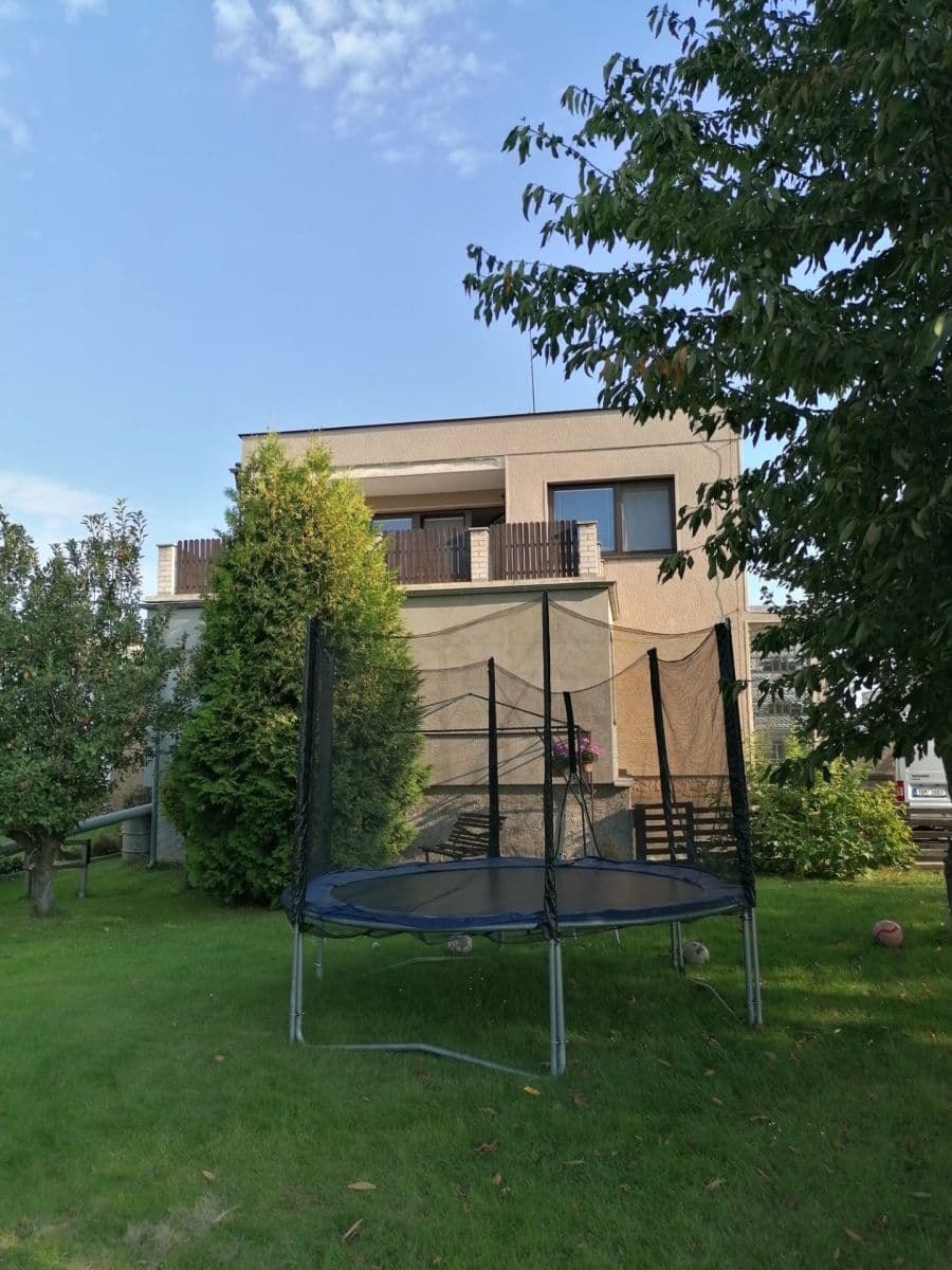 Prodej domu 173 m², pozemek 682 m², Nezvalova, Jirny, Středočeský kraj Prodej domu 173 m², pozemek 682 m², Nezvalova, Jirny, Středočeský kraj