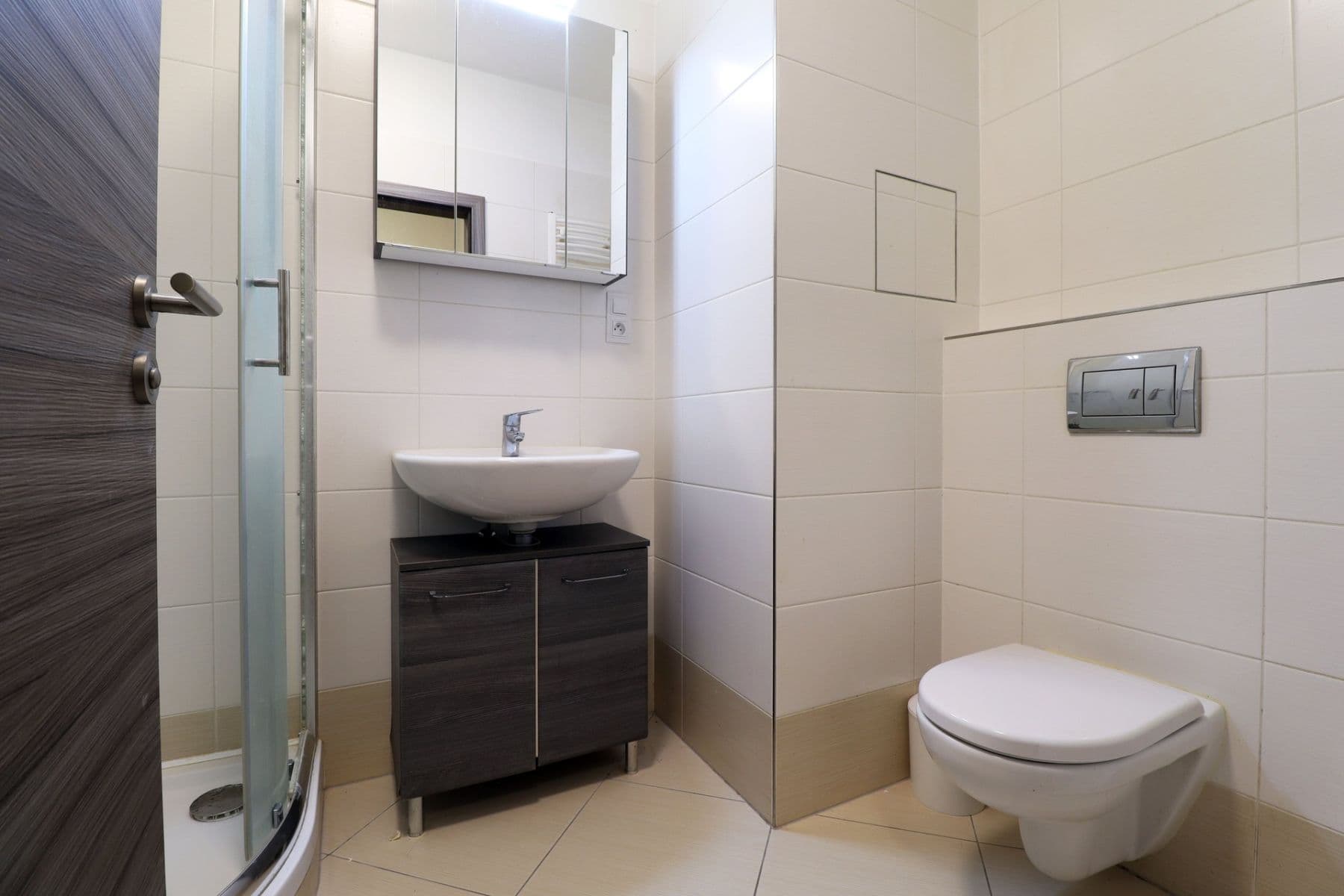 Pronájem bytu 1+kk 35 m², Hlučkova, Praha, Praha Pronájem bytu 1+kk 35 m², Hlučkova, Praha, Praha