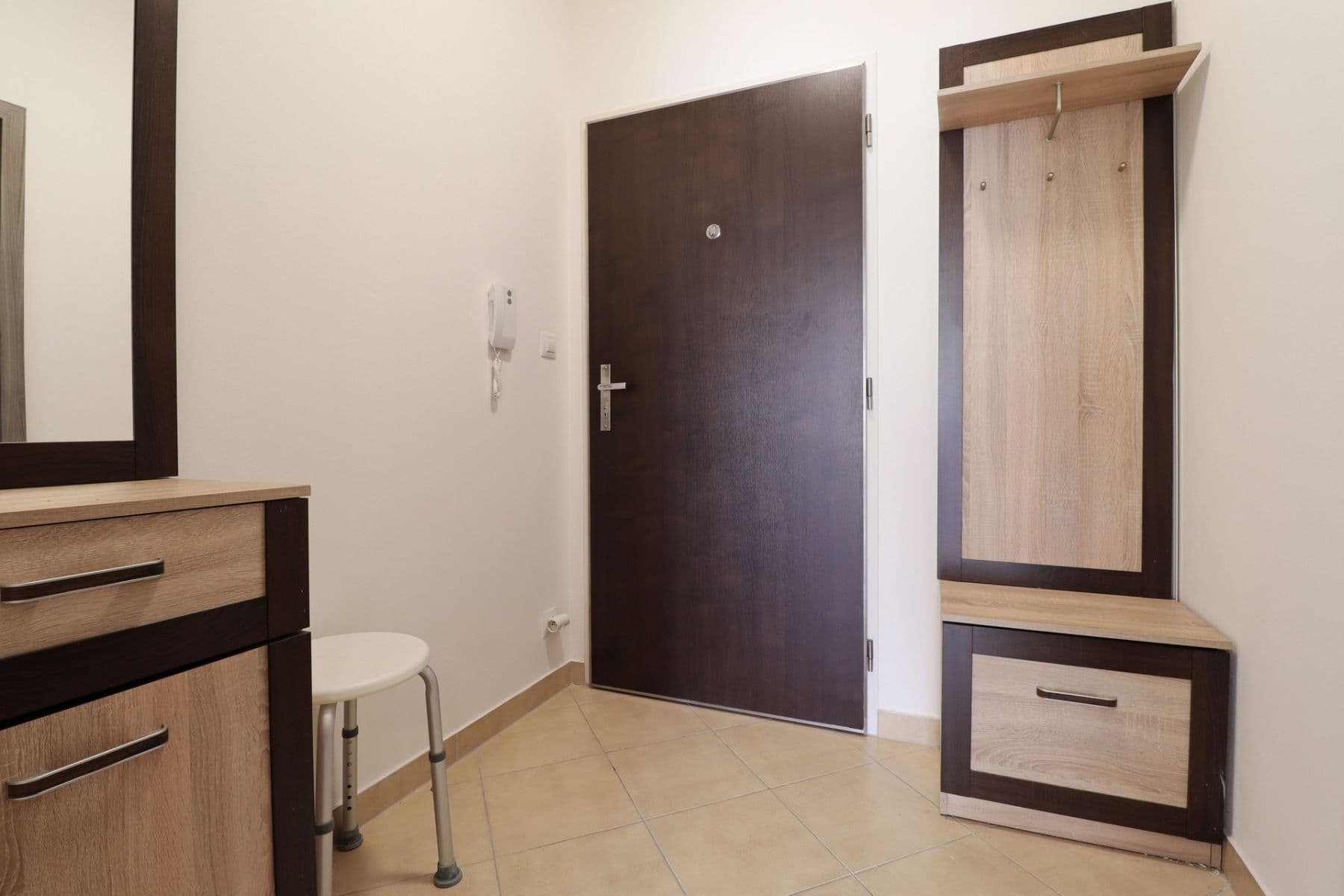 Pronájem bytu 1+kk 35 m², Hlučkova, Praha, Praha Pronájem bytu 1+kk 35 m², Hlučkova, Praha, Praha