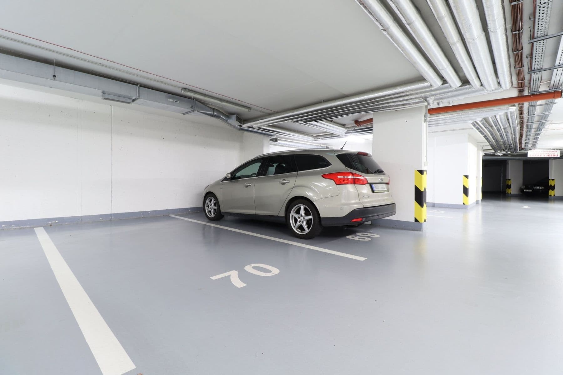 Pronájem bytu 1+kk 35 m², Hlučkova, Praha, Praha Pronájem bytu 1+kk 35 m², Hlučkova, Praha, Praha