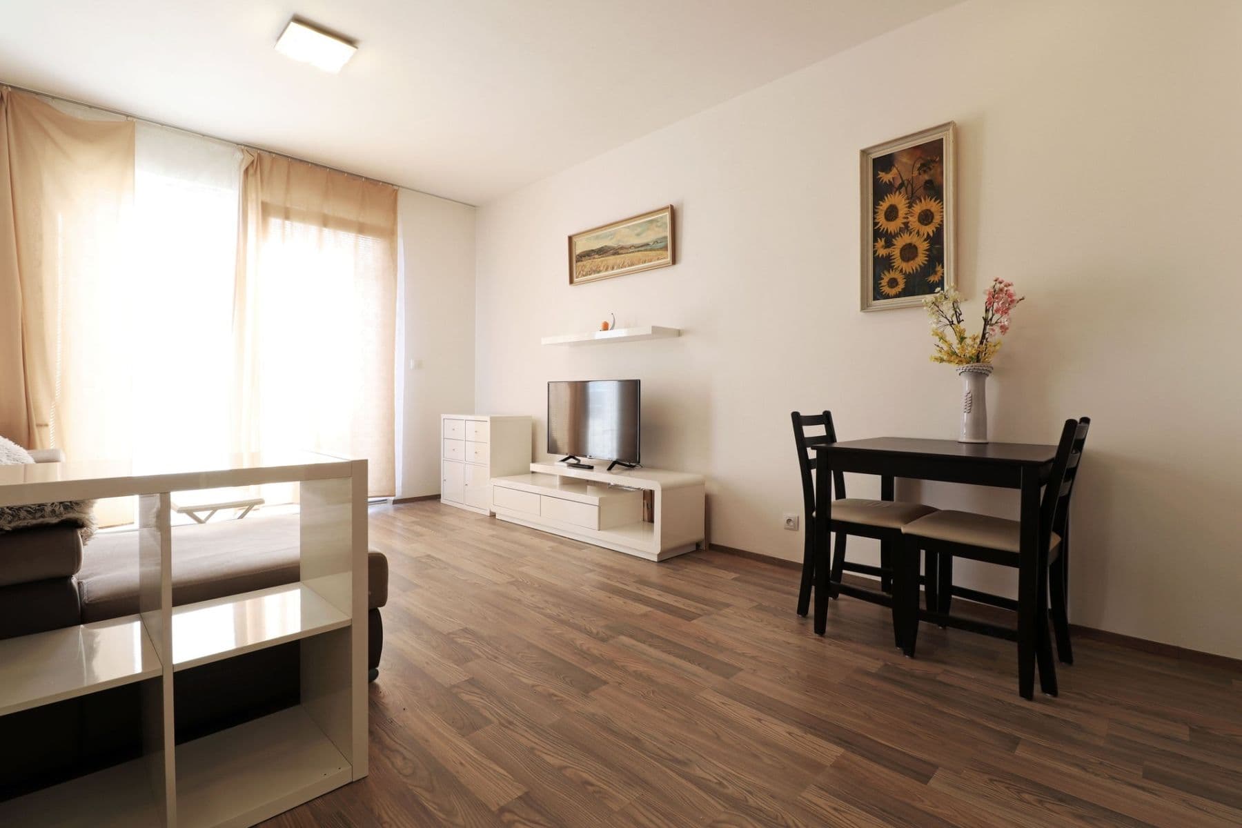 Pronájem bytu 1+kk 35 m², Hlučkova, Praha, Praha Pronájem bytu 1+kk 35 m², Hlučkova, Praha, Praha